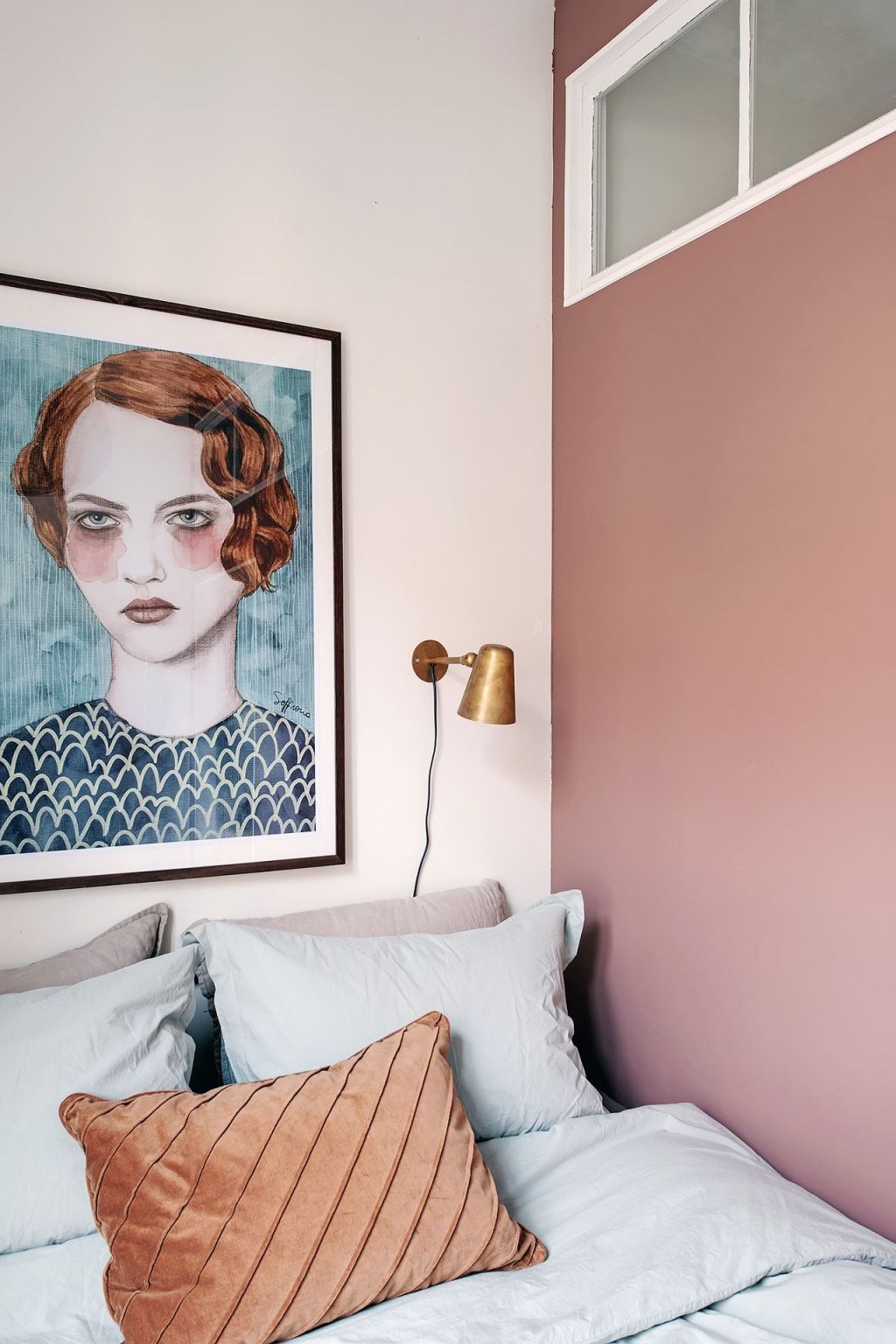 Hyvin valittu seinämaalaus tai maalaus herättää huoneen eloon.